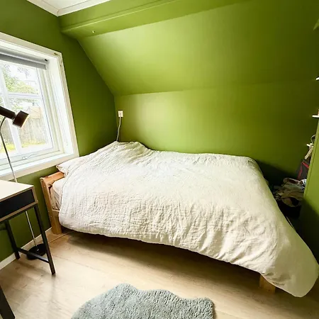 2 Bedrooms 3 Workspaces Ac *