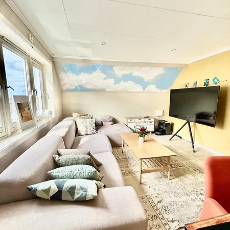 2 Bedrooms 3 Workspaces Ac شقة *