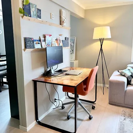 2 Bedrooms 3 Workspaces Ac شقة *